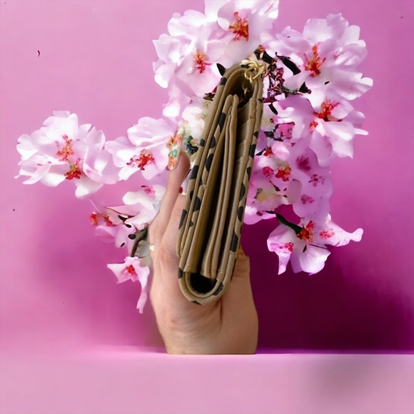 Universal Thread- Animal Print Wallet ๐ NWOT - Picture 3 of 7